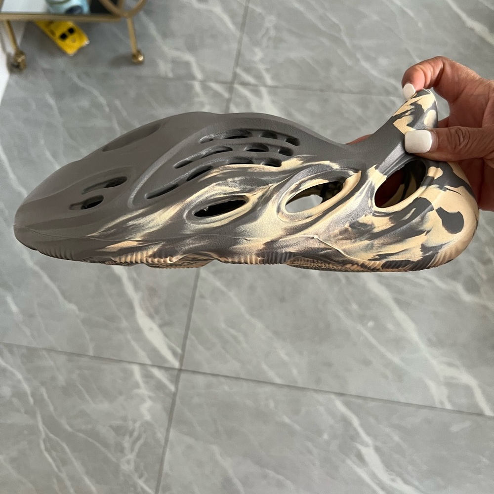 Adidas Yeezy Foam RNNR MXT Moon Grey